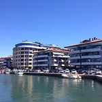 Comfortable Vacation Retreat For Four Guests Διαμέρισμα *