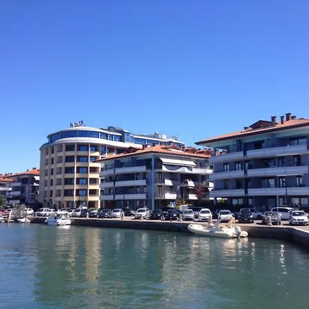 Comfortable Vacation Retreat For Four Guests Apartment *